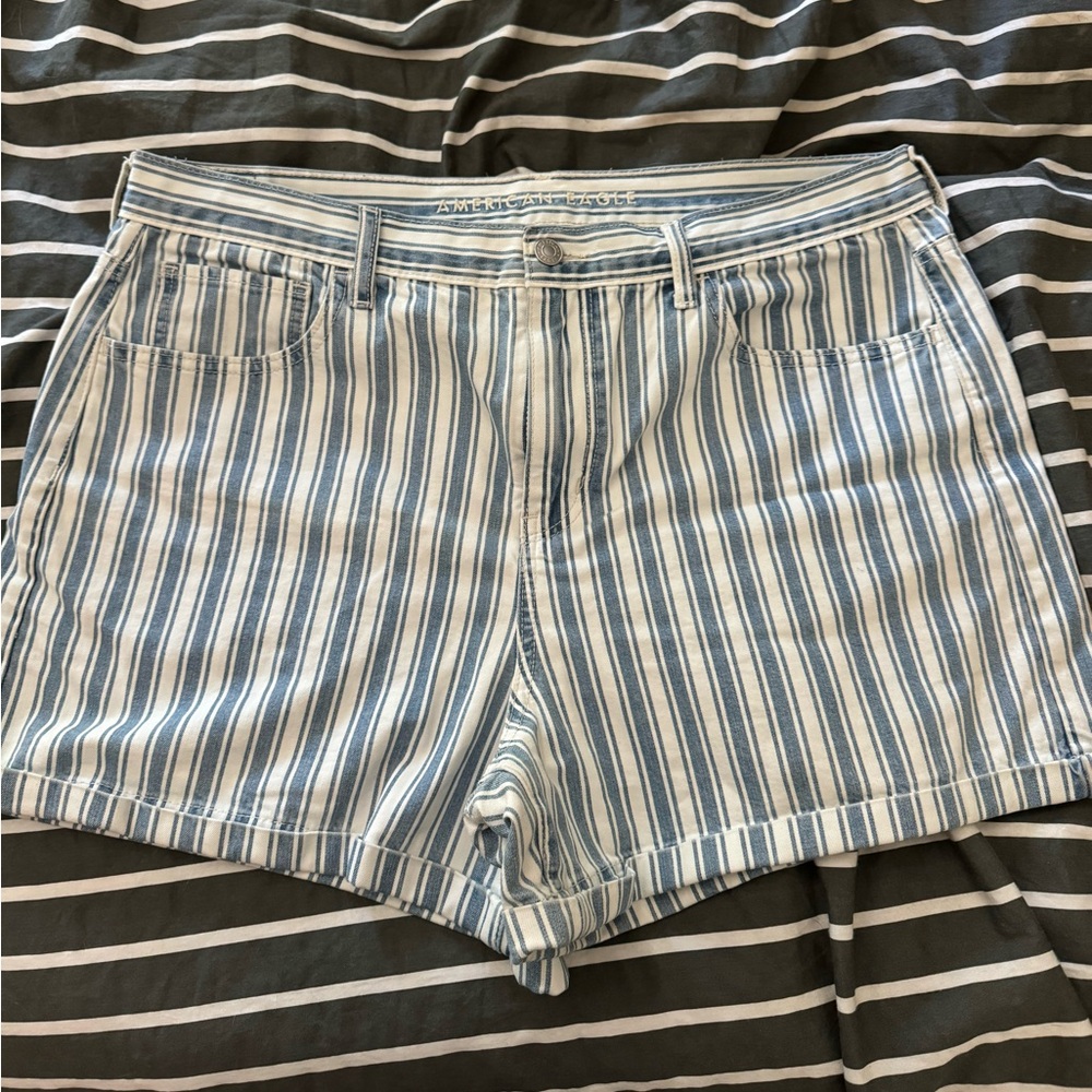 American Eagle Striped Mom Short